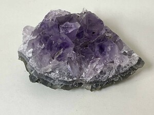 【天然石，原石】紫水晶　アメジスト　重量：217g　2月誕生石　恋愛成就　KM25E331MA