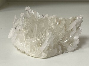【天然石，原石】水晶　重量：320g　4月誕生石　浄化や邪気払い　KM25E209MA