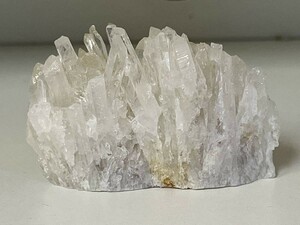 【天然石，原石】水晶　重量：85g　4月誕生石　浄化や邪気払い　KM25E458MA