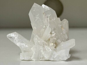 【天然石，原石】水晶　重量：95g　4月誕生石　浄化や邪気払い　KM25E579MA