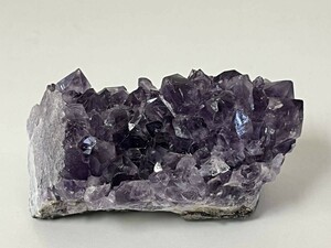 【天然石，原石】紫水晶　アメジスト　重量：193ｇ　2月誕生石　恋愛成就　KM25E279MA