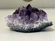 【天然石，原石】紫水晶　アメジスト　重量：148ｇ　2月誕生石　恋愛成就　KM25E455MA_画像4