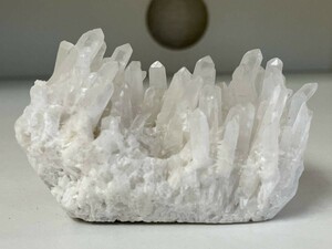 【天然石，原石】水晶　重量：215ｇ　4月誕生石　浄化や邪気払い　KM25E389MA
