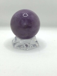 【天然石，7㎝丸玉】台座付き紫水晶　アメジスト　総重量：617g　2月誕生石　恋愛成就　KM25E180-9MA