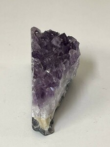 【天然石，原石】紫水晶　アメジスト　213ｇ　2月誕生石　恋愛成就　KM25E273MA