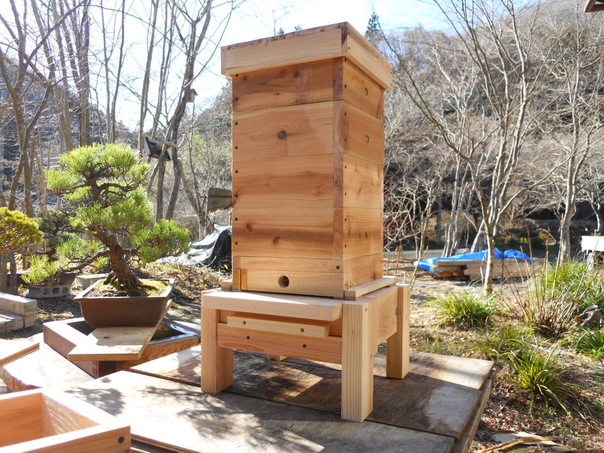 日本ミツバチ 重箱式巣箱4段箱+オリジナル脚付き金網・板底引出し付