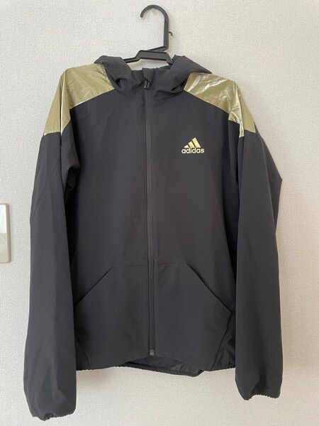 新品未使用　adidas パーカー　140cm