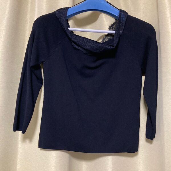 H&M ニット ブラック XL 秋冬 襟元にレース 大人っぽい 素敵 襟元広め 黒 3,999円の品 袖丈九部程度