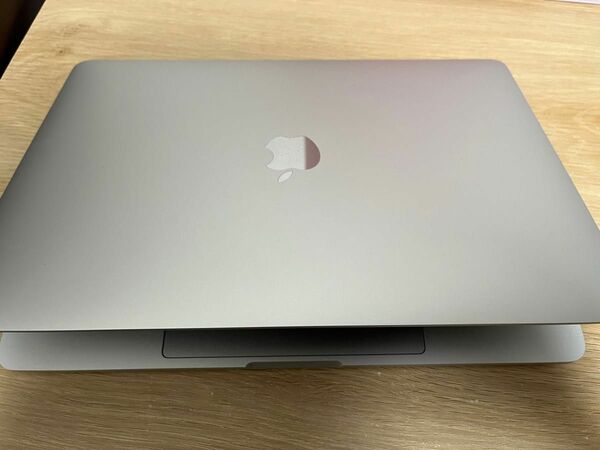 MacBook Pro 2019 カバー付き