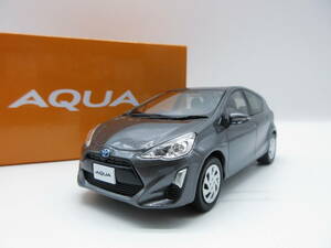 1/30 トヨタ アクア AQUA 中期 カラーサンプル 非売品 ミニカー　グレーメタリック