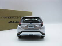 1/30 トヨタ 新型アクア 2021 最新モデル　AQUA カラーサンプル ミニカー 非売品　シルバーメタリック_画像3