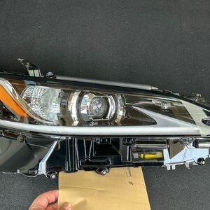 レクサス純正　ES300h AXZH10 AXZH11 ES 後期　LED ヘッドランプ　ヘッドライト　右側　33-282 美品