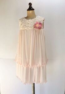 6-A368★送料込・新品未着用!結婚式・発表会♪プリーツ加工フォーマルドレス・ピンクベージュ110・コサージュ付き・ワンピ
