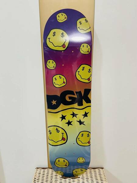 DGK　ディージーケー　スケートボードデッキ　8.06*31.75　Q