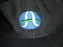 帽子　　キャップ　　黒　　「Ａ」のようなロゴマーク付き　　フリーサイズ　　未使用品_画像2