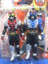 C13　ツインヒーロー 仮面ライダーキバ ガルルフォーム＆キバフォーム　ハピネット_画像3