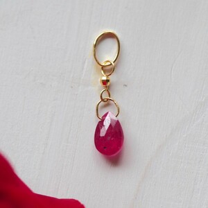 K18 Natural Ruby Pentand Small Pentand