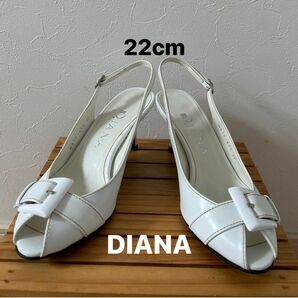 【DIANA】白バックストラップ バックルサンダル 22cm ホワイト ベルト