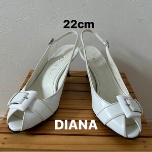 【DIANA】白バックストラップ バックルサンダル 22cm ホワイト ベルト