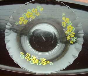  heat-resisting strengthen glass Pyrex four . leaf ( yellow color & green ) vessel 1 piece 