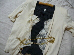  anonymity delivery free shipping * ultra rare 80 period beautiful goods * Pink House * frill French sleeve shirt black *