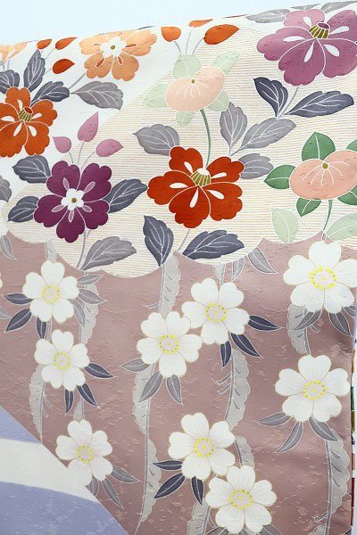 送料無料】訪問着薄灰水色吉祥花金彩友禅刺繍綸子身丈159cm 裄丈63cm