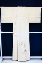 【送料無料】色留袖 蘇州刺繍 オフホワイト 梅 菊 紅葉 身丈159cm 裄丈66cm 袷 比翼付き お洒落 仕立て上がり 正絹 m-4836_画像3