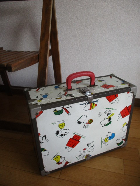 ヤフオク! スーツケーススヌーピー ピーナッツ、スヌーピーの