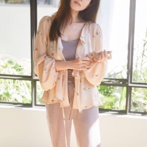 SNIDEL HOME スムースエアリーサテンフラワートップス、ボトムス 上下SET