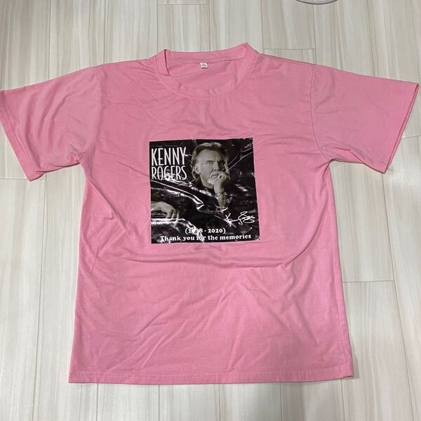アメリカ直輸入プリントTシャツサイズ表示XL。ユーズド品洗濯済み。ケニーロジャースさんのプリント。