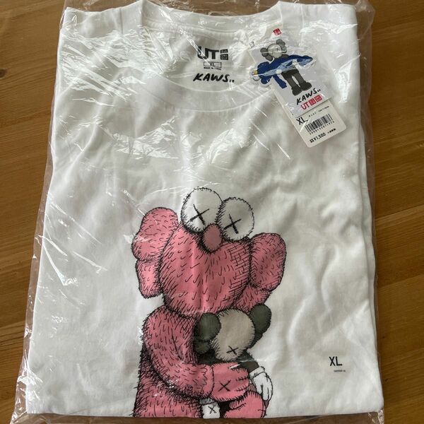 ユニクロ カウズ KAWS コラボTシャツ コラボ