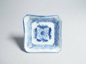 瀬戸　陽刻　花に波の図　角小皿　NO.D4-4265　/古伊万里