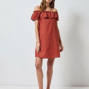 オフショルダーワンピース