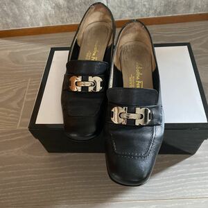 Salvatore Ferragamo -フェラガモ ヴァラリボン レザー パンプス 黒 レディース24.0cm －－－シンプルお洒落な素敵!!!