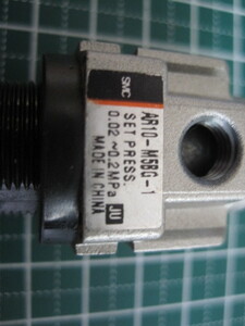 SMC AR10-M5BG-1 エアーレギュレーター 中古品　0.02-0.2Mpa　ゲージ付き