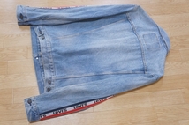 J206　即決　Levi's PREMIUM リーバイス プレミアム　ユーズド加工　袖ロゴライン入り デニムジャケット　Gジャン　L_画像3