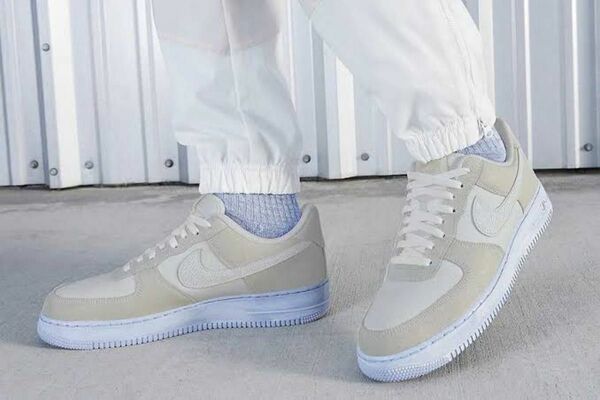 NIKE AIR FORCE 1 ’07 LV8 ナイキ エア フォース 1