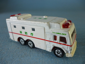 トミカ　大型特殊救急車　d28rf