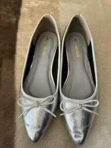 coconuts casual shoes low heel LL size silver MADE IN CHINA box less .