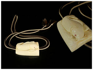 【美】ZA179 時代 鯨の歯製 鯉彫刻 帯留 和装小物／状態いい美品g★　ｒ