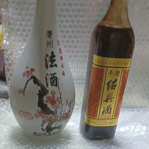 韓国慶州法酒。900ml16度。台湾陳年紹興酒600ml16度。２本セットです。