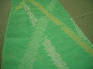古布正絹絞りはぎれ黄緑に絞りの竹　半幅×206㎝　アンティーク昔着物リメイク古裂吊るし雛お細工材料しぼりマフラーやスヌードに