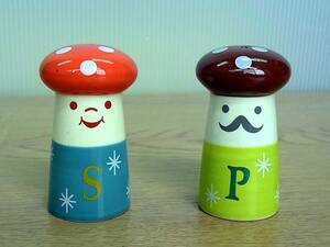  mushroom doll. salt & pepper S&P 2 piece .1 set ceramics made 