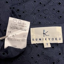 クミキョク KUMIKYOKU 組曲 パンチングチュニック 半袖 サークル柄刺繍 カットソー レーヨン×綿 7号 S ネイビー 紺 レディース_画像3