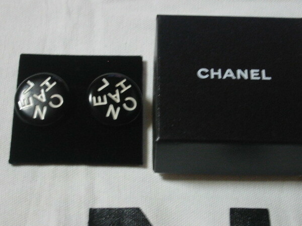 CHANEL ヴィンテージシャネル　95Aコレクション レア物コレクターアイテム　ロゴとびイヤリング