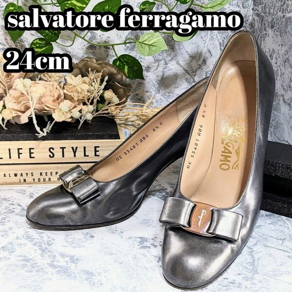 サルヴァトーレフェラガモ Salvatore Ferragamo ヴェラ シルバー 