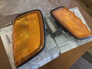  new goods North America Benz U.S. Mercedes Mercedes original Turn signal lens Benz E Class W124 corner lamp turn signal amber lens 