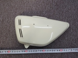 新品　サイドカバー　L　左側　ホンダ？　白色　83640-107-7100　