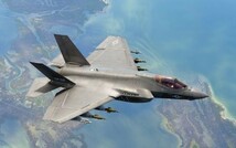 ステルス戦闘機 F-35C ライトニングⅡ 艦載型 USAF JSF ミリタリー 壁紙ポスター 特大ワイド版921×576mm はがせるシール式 011W1_画像1