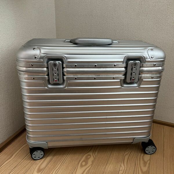 リモワ RIMOWA パイロット 34L 4輪モデル　希少　廃盤